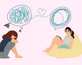 Smutna dziewczyna z chaotycznymi myślami. Obok uśmiechnięta osoba, która pomaga uporządkować te myśli, ilustrując mechanizmy obronne psychologia.